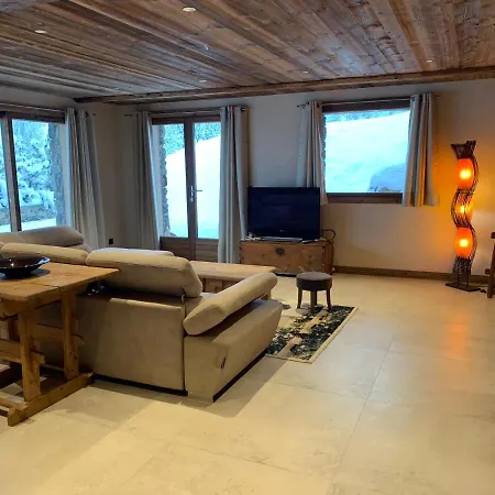 Le Cheval Blanc, Aux Pieds, Jacuzzi Apartment Meribel