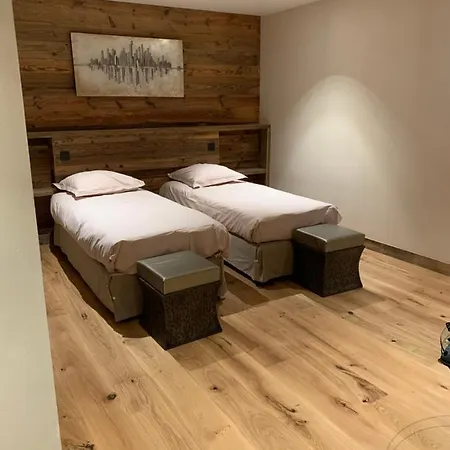 Le Cheval Blanc, Aux Pieds, Jacuzzi Apartment *