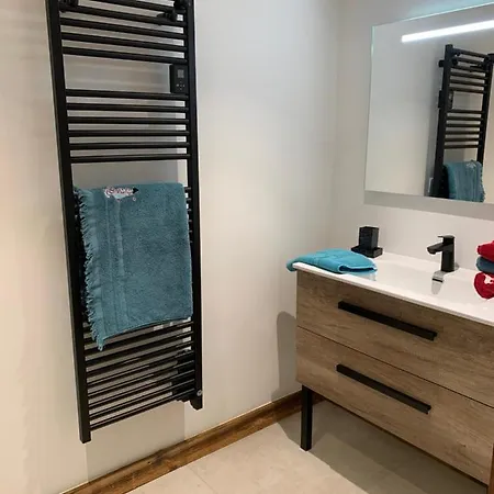 Apartment Le Cheval Blanc, Aux Pieds, Jacuzzi Meribel