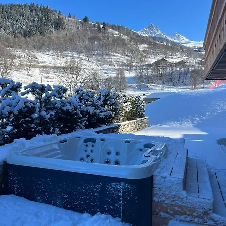 Apartment Le Cheval Blanc, Aux Pieds, Jacuzzi Meribel